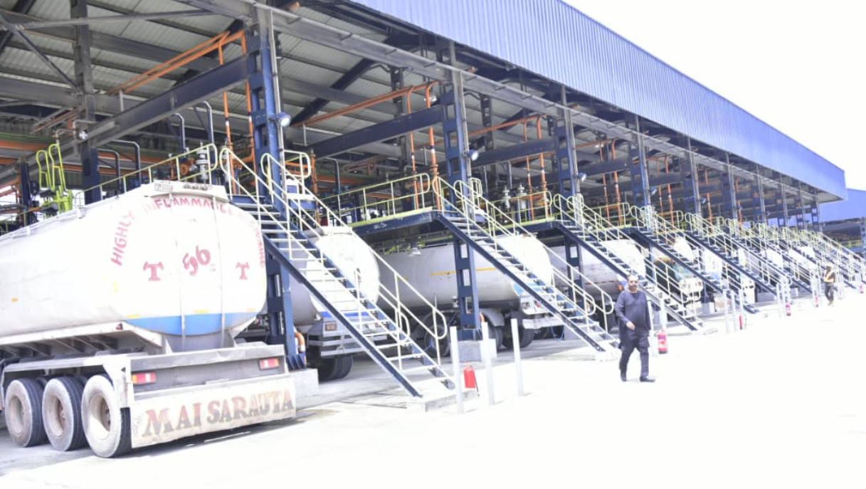 NNPCL begins lifting Petrol from Dangote Refinery