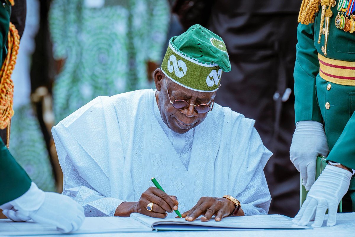 President Tinubu Cuts Down Size of Ministers’ Convoys