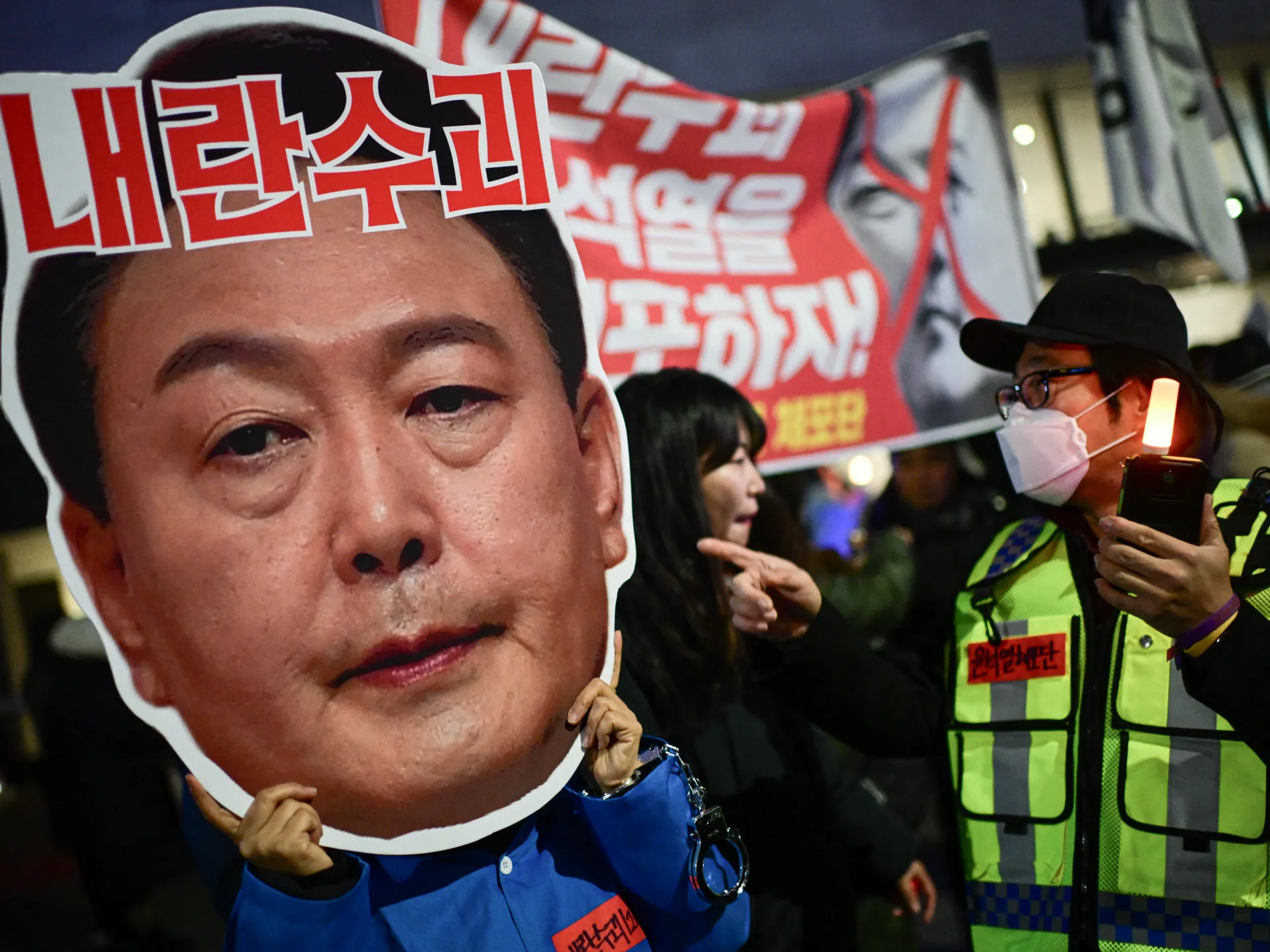 South Korean President Faces Travel Ban Amid Leadership Crisis