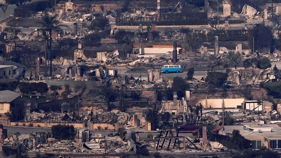 At Least 10 Dead as Wildfires Destroy 10,000 Homes in Los Angeles Area