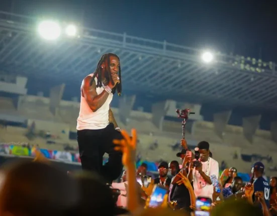 Burna Boy Justifies Stage Attack, Cites PTSD in Response to Fan Criticism