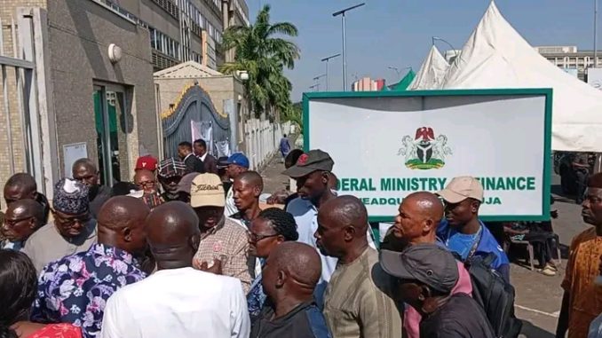 Federal Government Settles Allowances for Protesting Retired Military Personnel