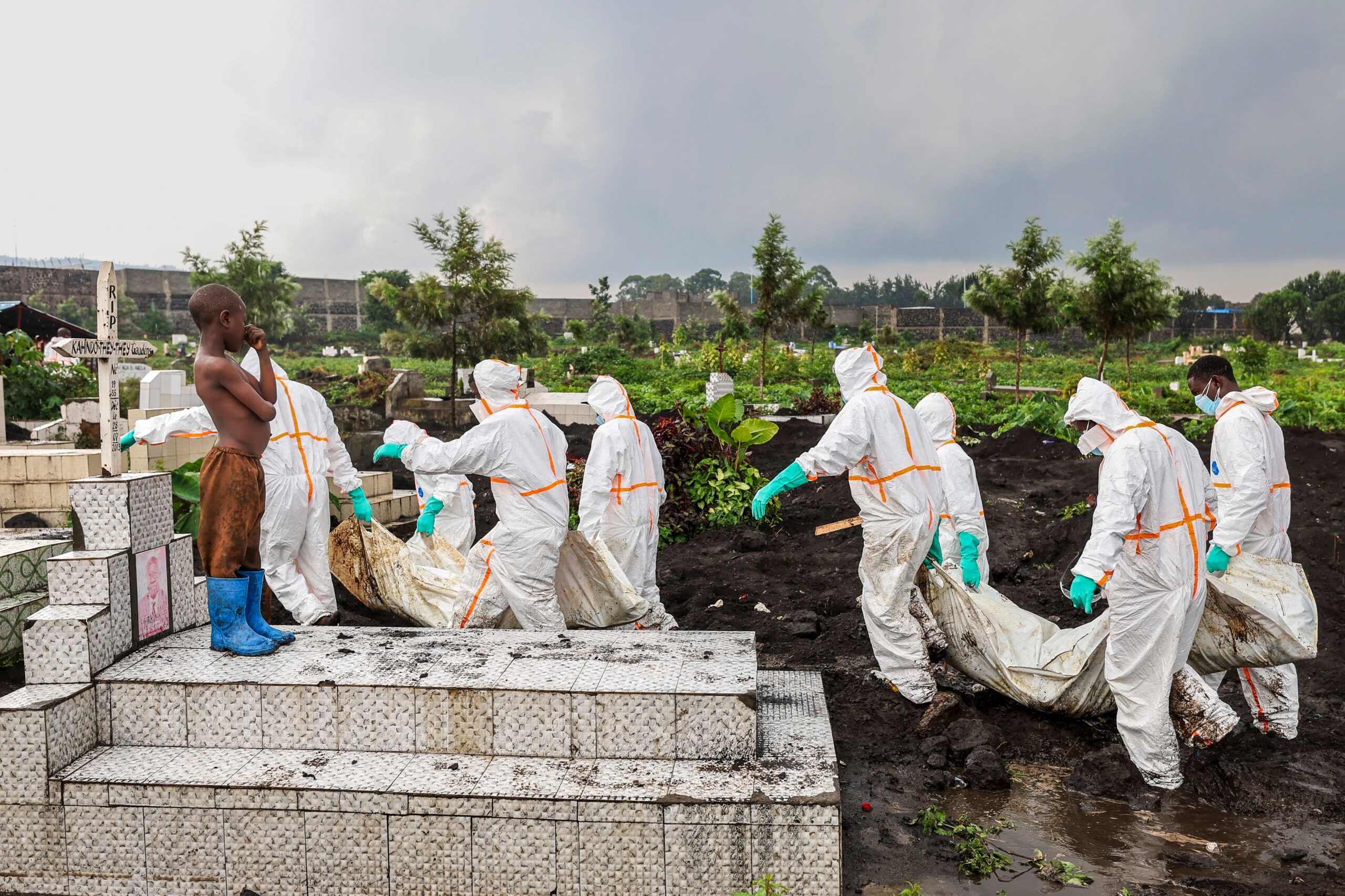 Goma Residents Rush to Bury 2,000 Victims Amid Ceasefire