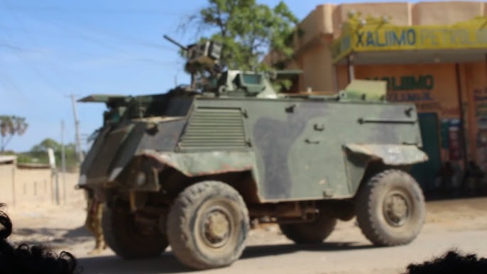 Al-Shabab gunmen lay siege to Somali hotel