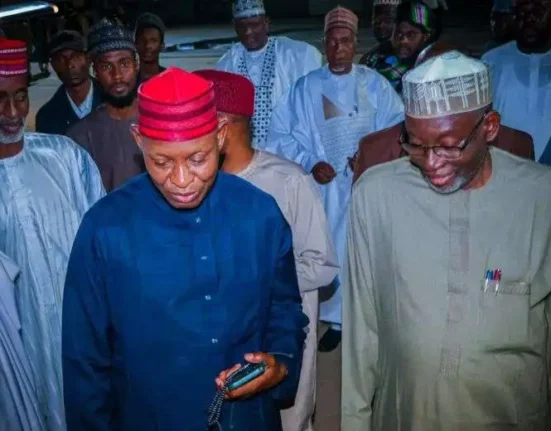 Kano Governor Leads Delegation to Dantata’s Funeral in Madina