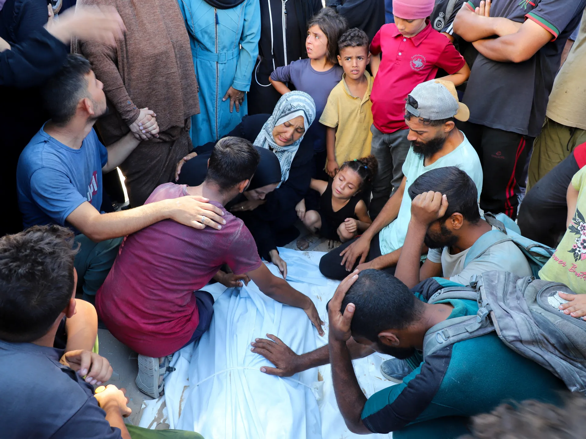 39 People killed as Israeli bombardment continues in Gaza