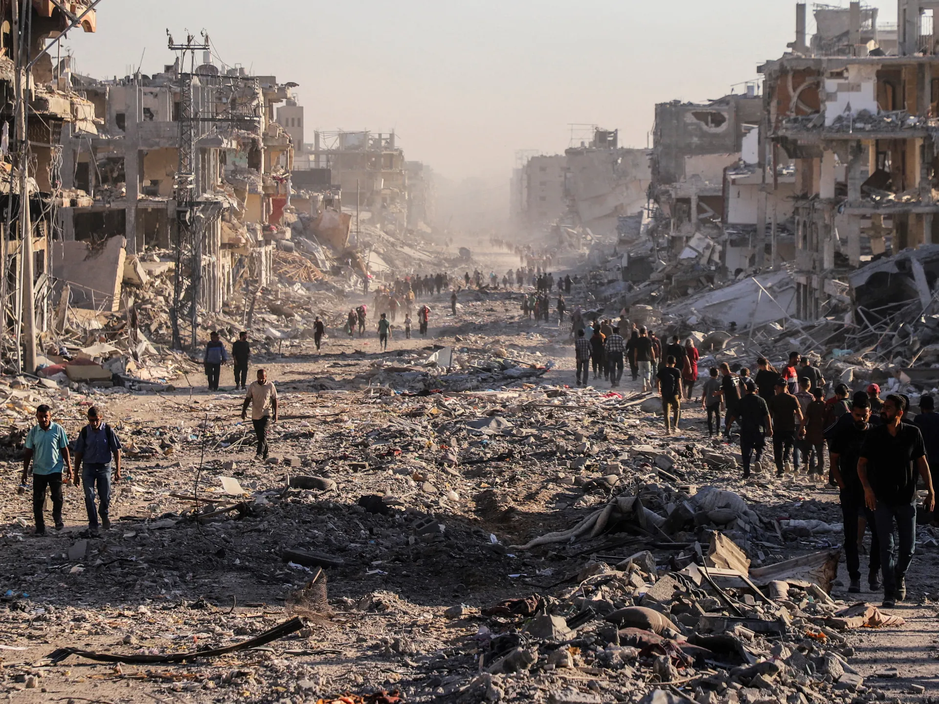 Civilians Return to Gaza City After Israeli Troop Withdrawal