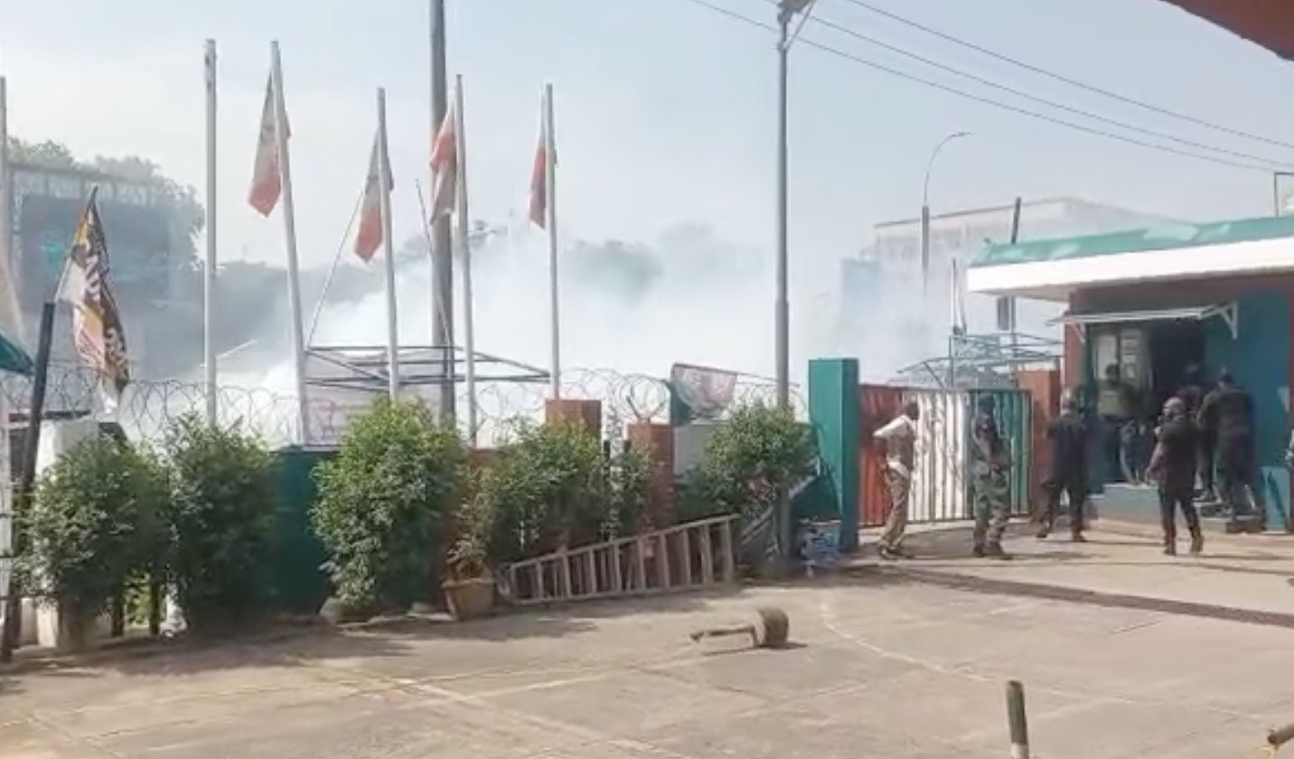 Police Fire Teargas as Rival PDP Factions Clash at Abuja Headquarters