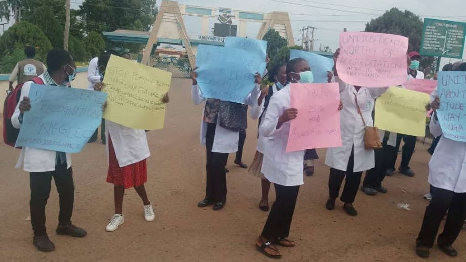 UNIJOS Dental Students Protest 10-Year Delay in Graduation