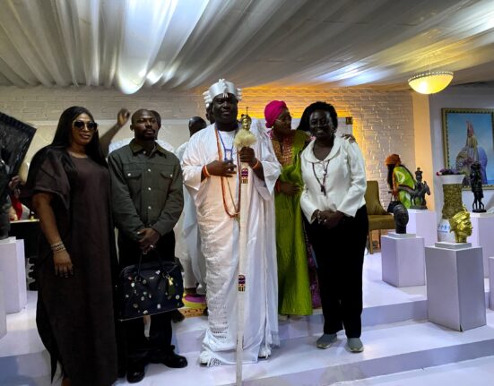Ooni of Ife hosts Asake, mother at Ile-Ife palace