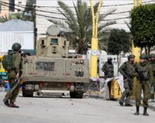 Israeli Minister Approves Gun Licences for 18 West Bank Settlements