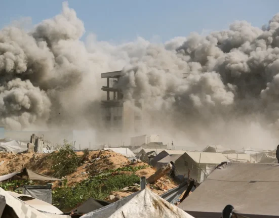 Israeli Strikes in Gaza Kill 14 People 