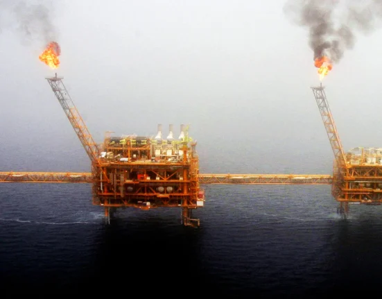 Oil Prices Climb to 66 Dollars Amid Iran Supply Concerns
