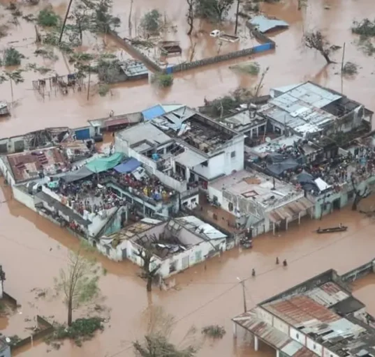 Thousands displaced as Mozambique floods submerge towns