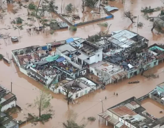 Thousands displaced as Mozambique floods submerge towns