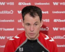 Le Bris Backs Xhaka as Sunderland Prepare for Leeds Clash