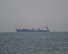 Oil Tankers Sail Through Strait of Hormuz as US Lifts Blockade on Iran Under Interim Deal