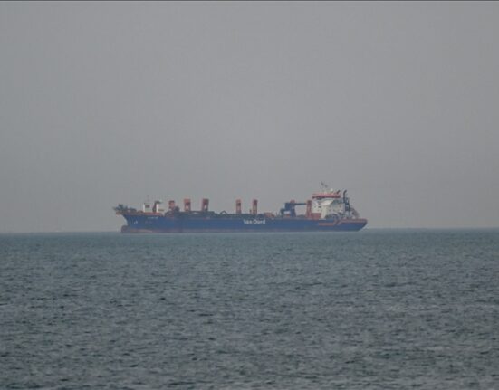 Oil Tankers Sail Through Strait of Hormuz as US Lifts Blockade on Iran Under Interim Deal