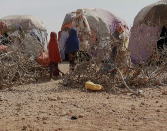 Years-long drought causes Somali families to flee